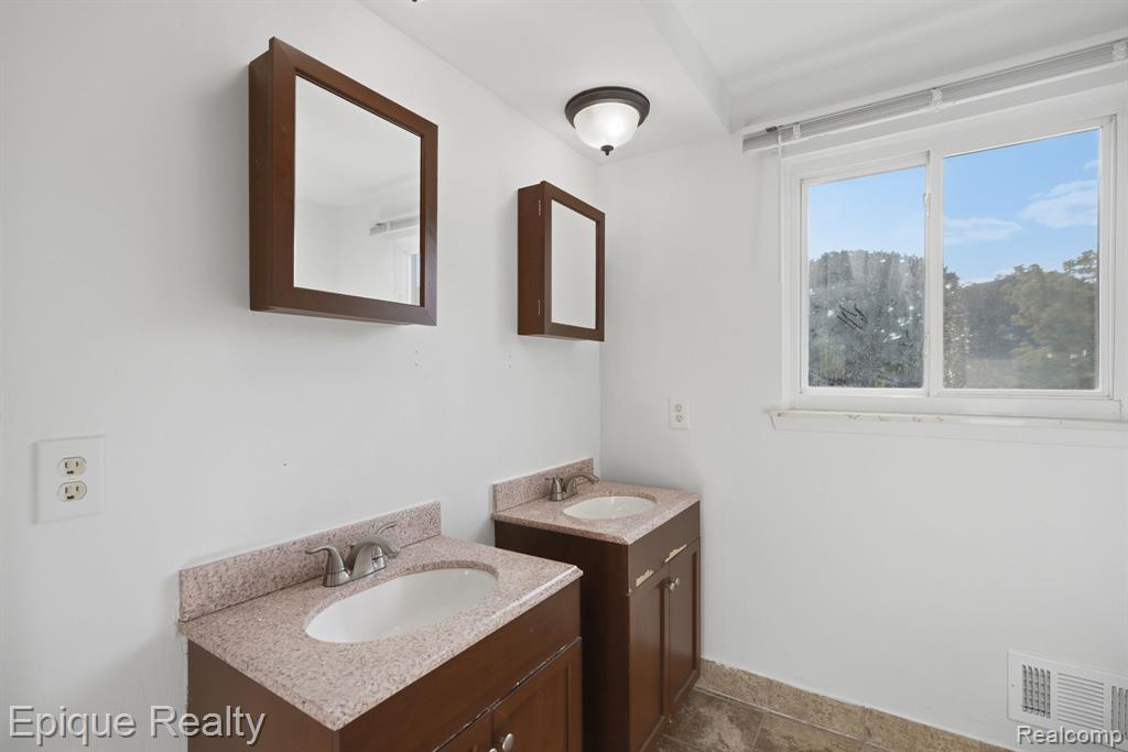 27819 Westcott Crescent Circle