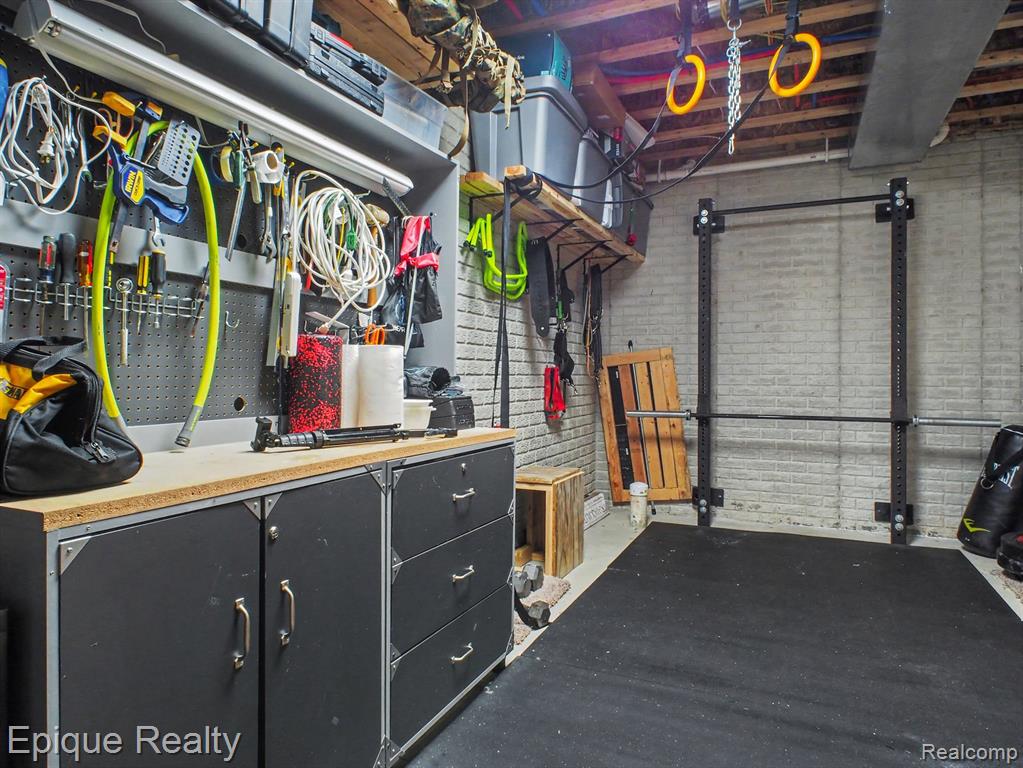 8686 Summer Ridge Drive