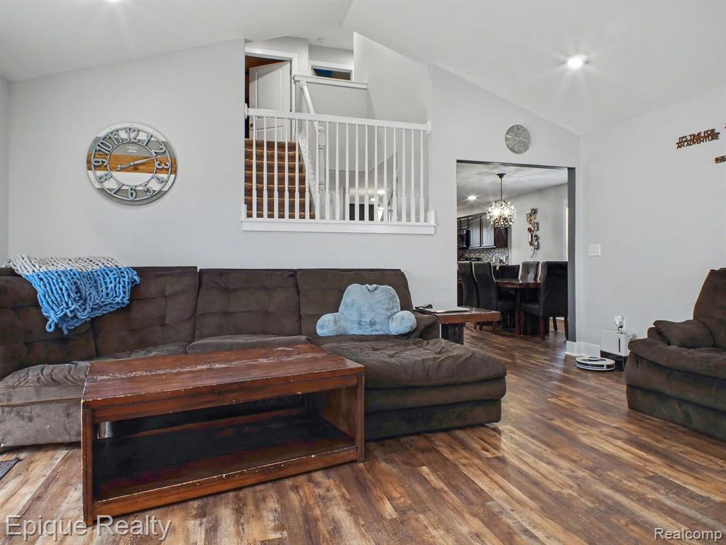 8686 Summer Ridge Drive
