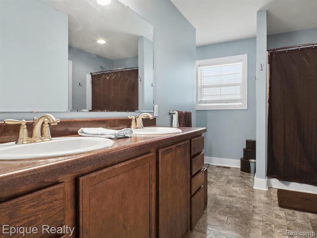 8686 Summer Ridge Drive