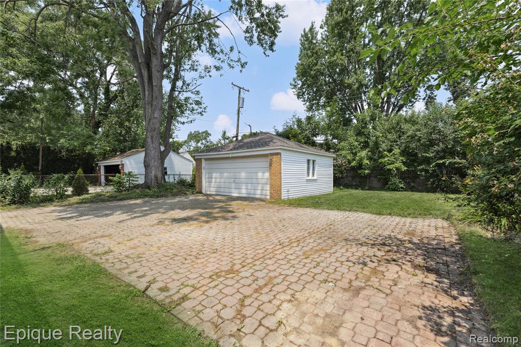 1808 W 12 Mile Road