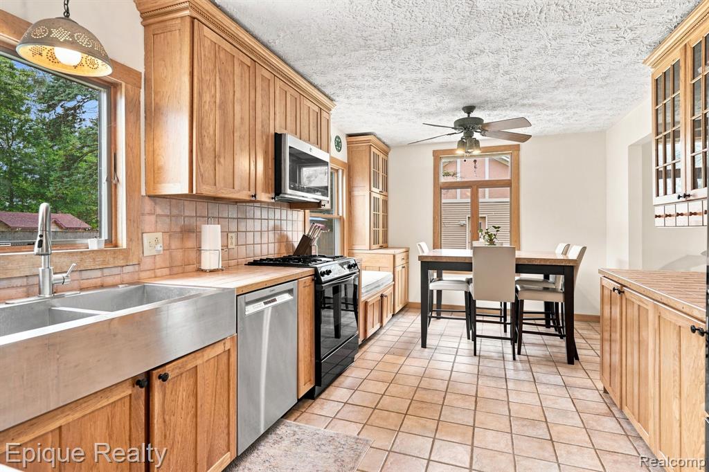 8484 Wesley Drive