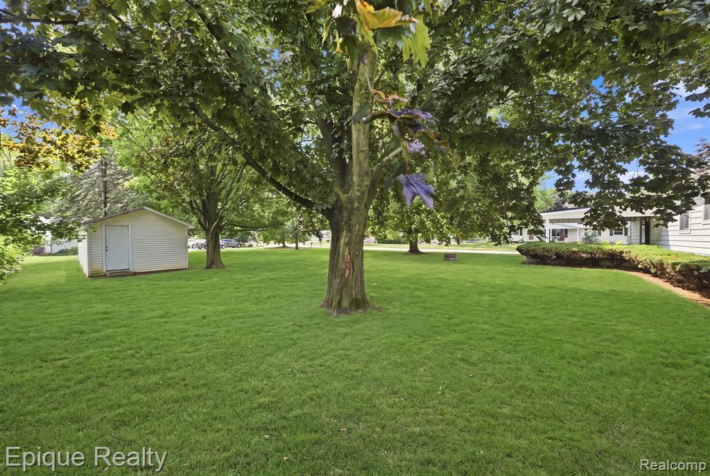2083 Holly Tree Drive