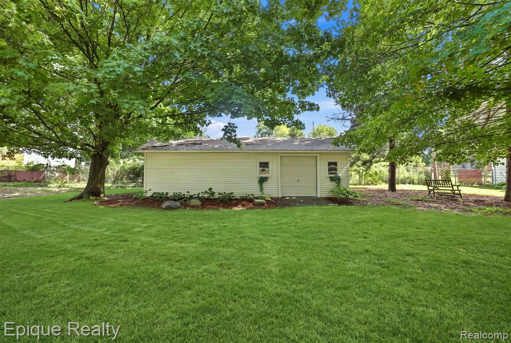2083 Holly Tree Drive