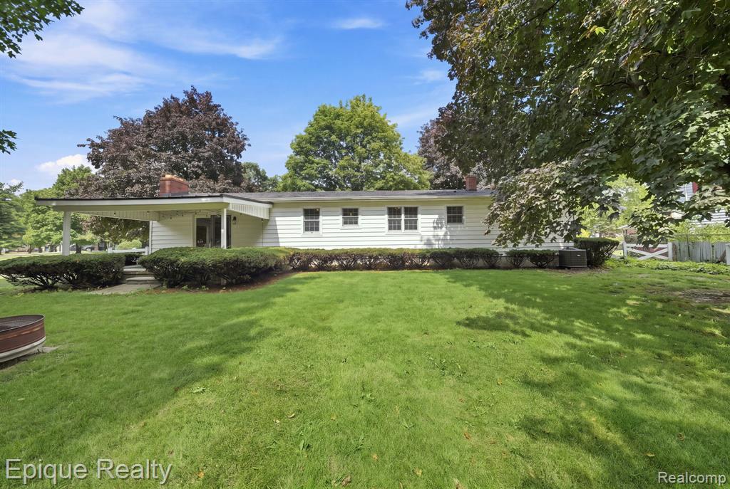 2083 Holly Tree Drive