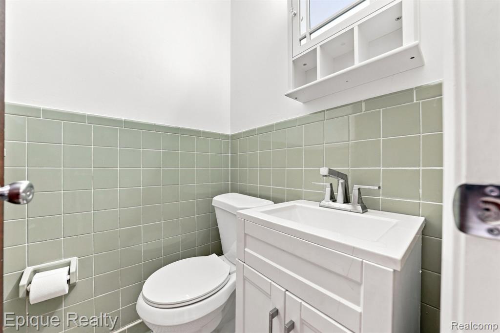 2083 Holly Tree Drive