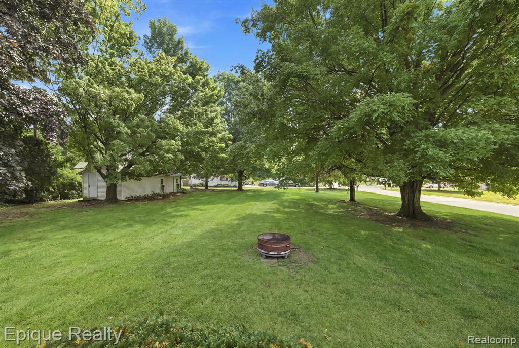 2083 Holly Tree Drive
