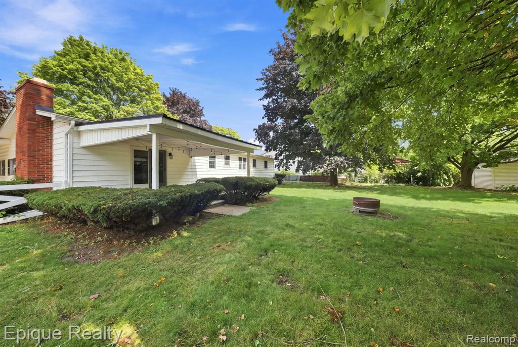 2083 Holly Tree Drive