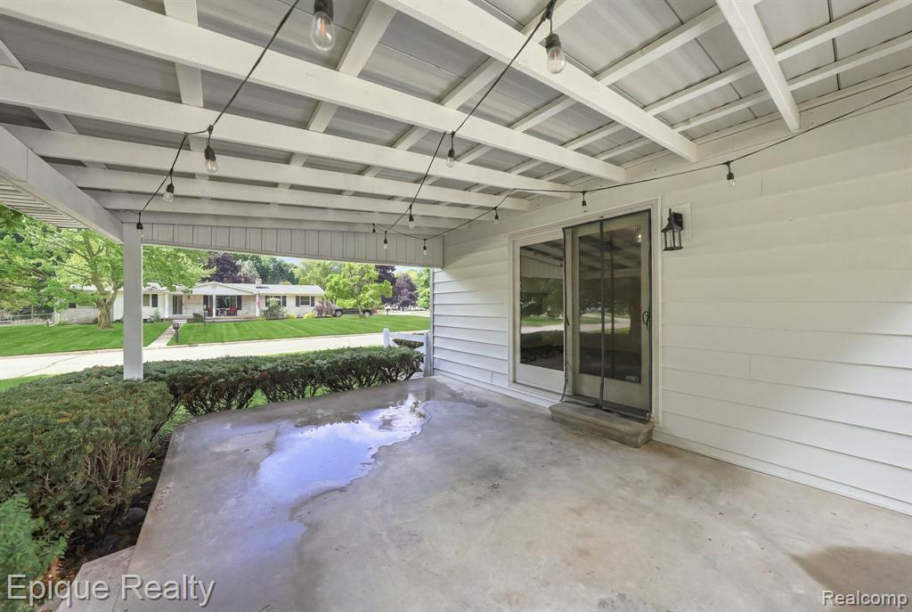 2083 Holly Tree Drive