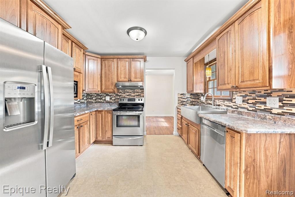 2083 Holly Tree Drive