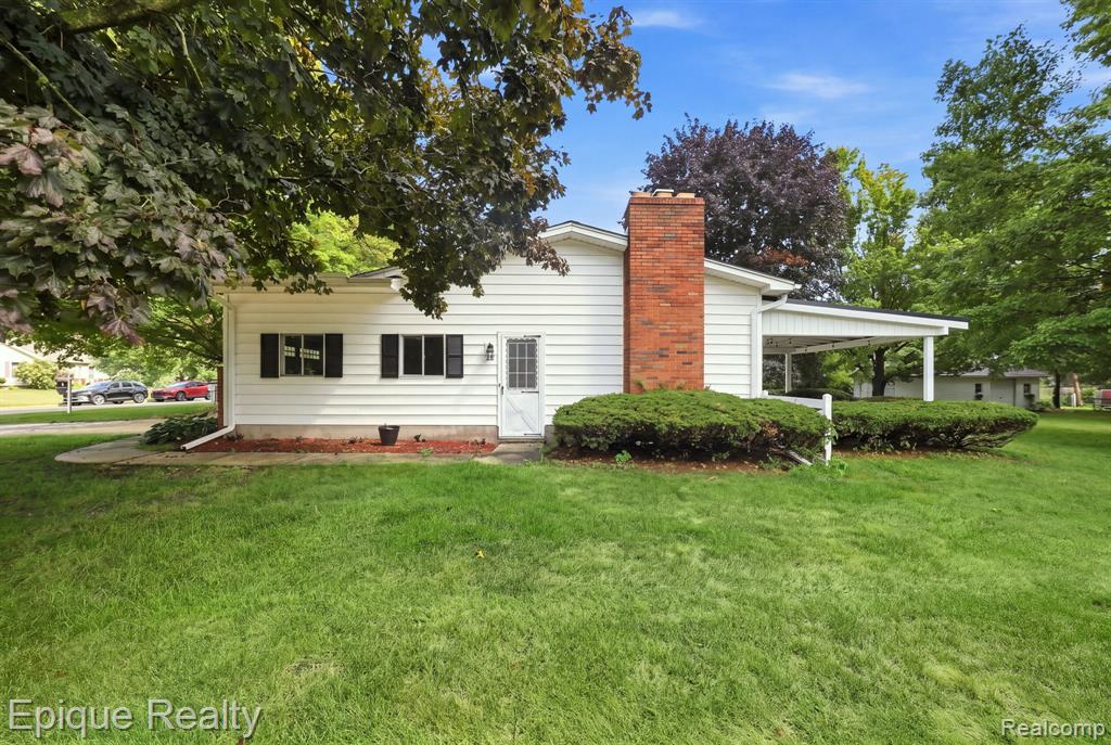 2083 Holly Tree Drive