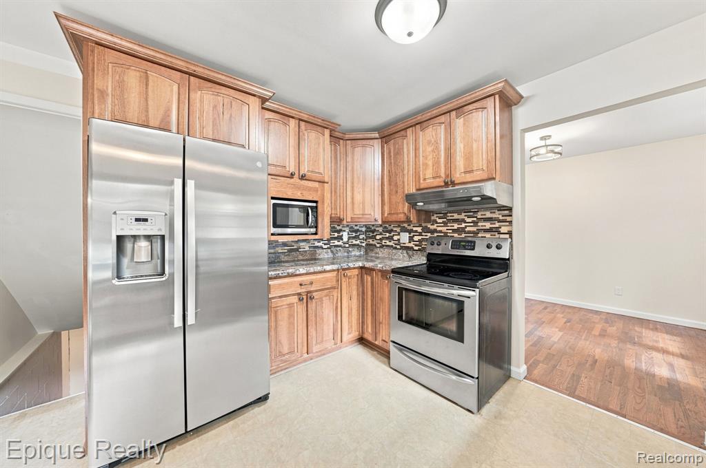 2083 Holly Tree Drive