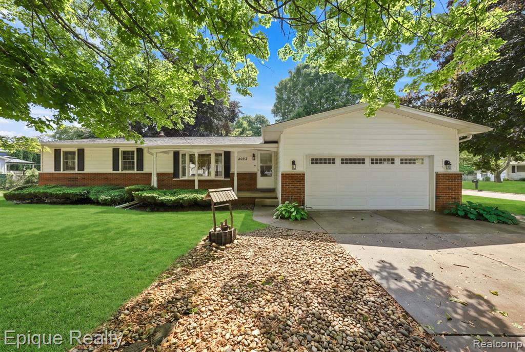 2083 Holly Tree Drive
