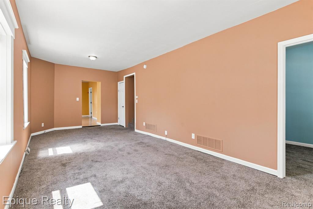 2413 Walnut Street