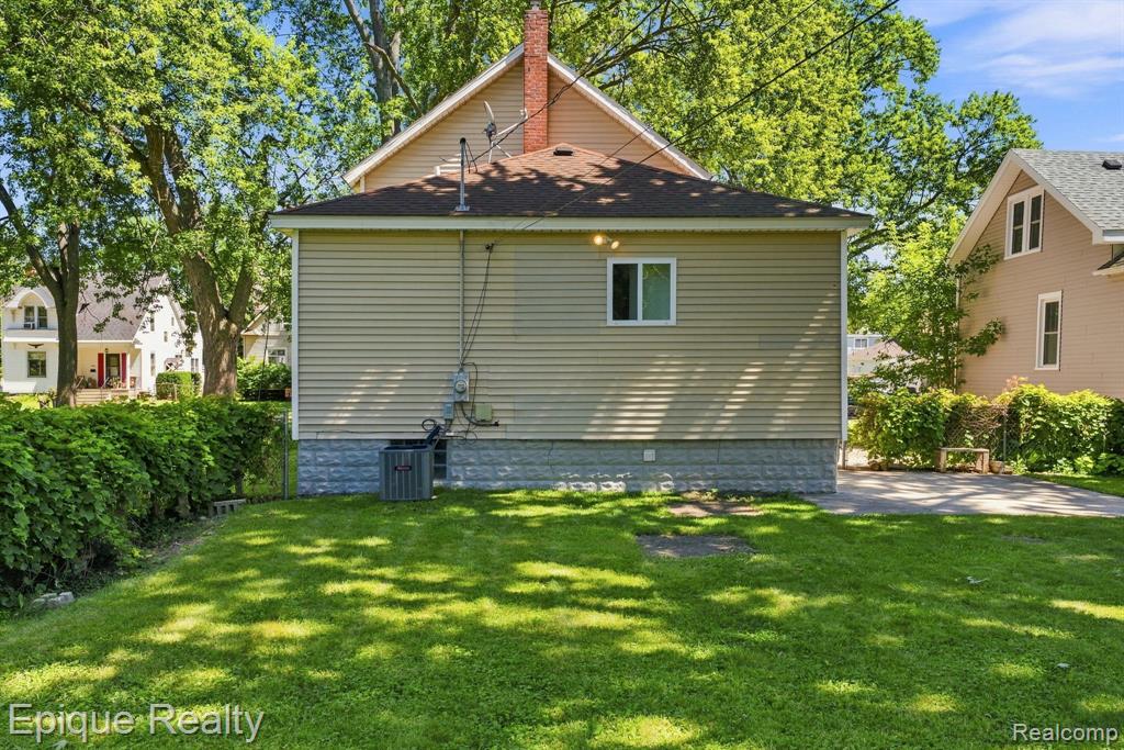 2413 Walnut Street