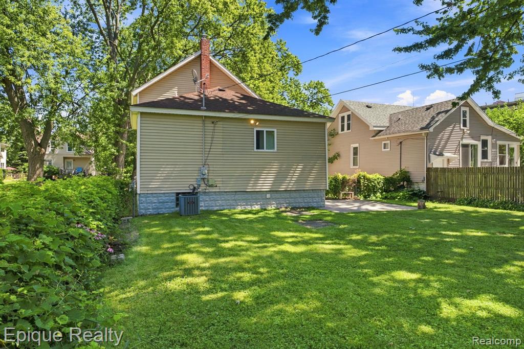 2413 Walnut Street