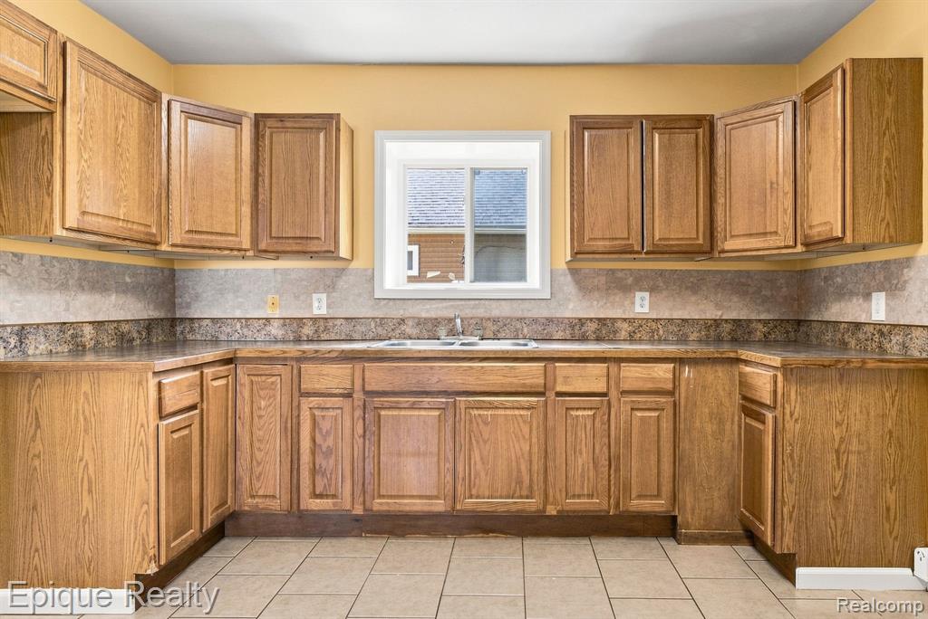 2413 Walnut Street