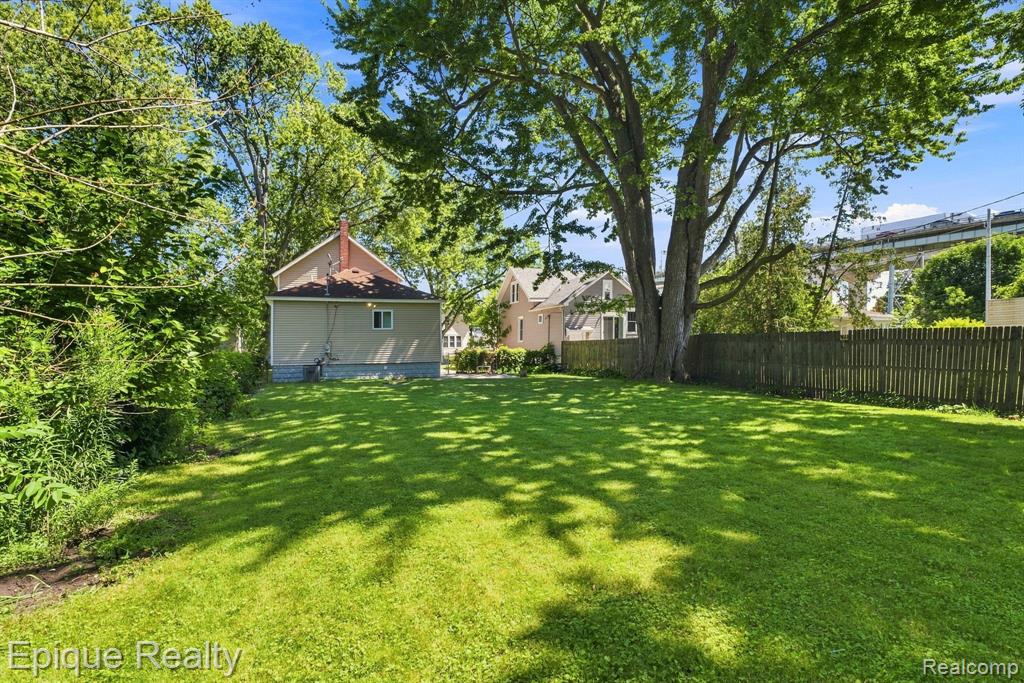 2413 Walnut Street