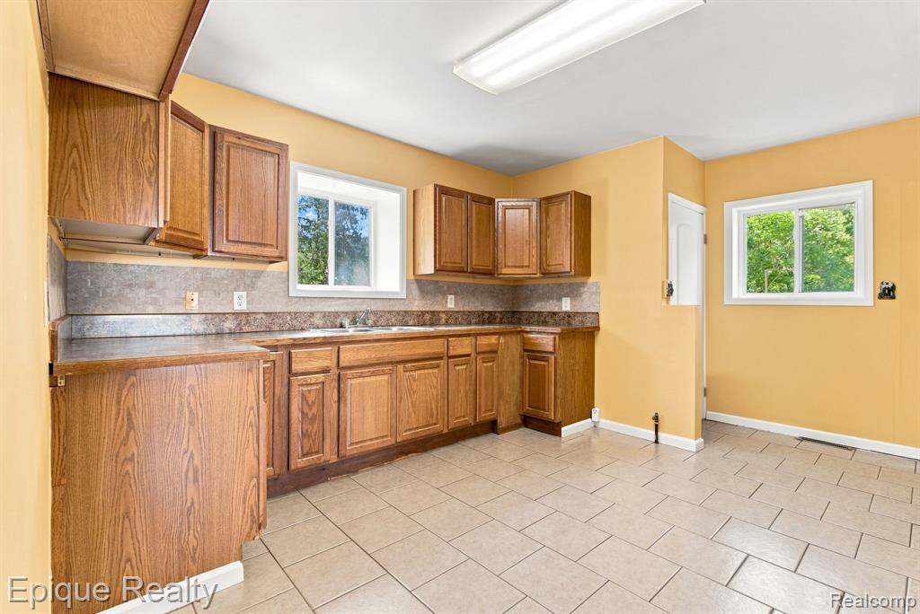 2413 Walnut Street