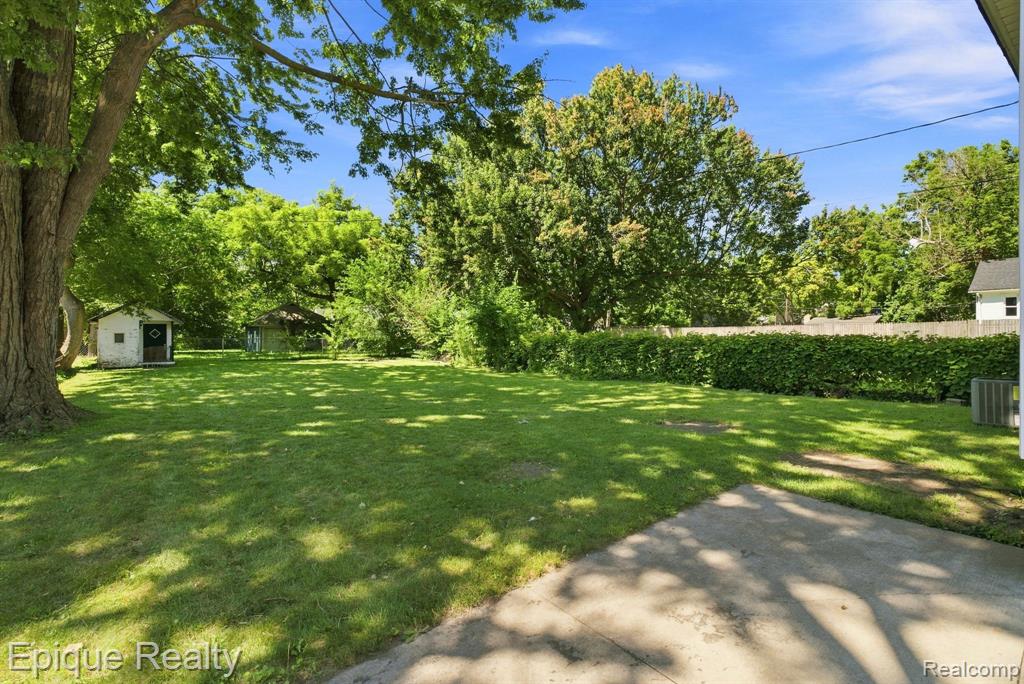 2413 Walnut Street
