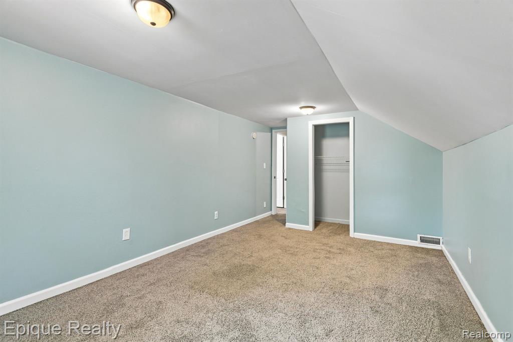 2413 Walnut Street