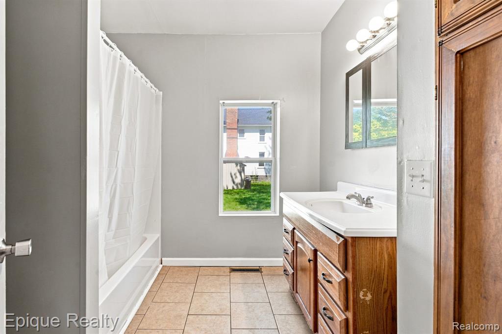 2413 Walnut Street