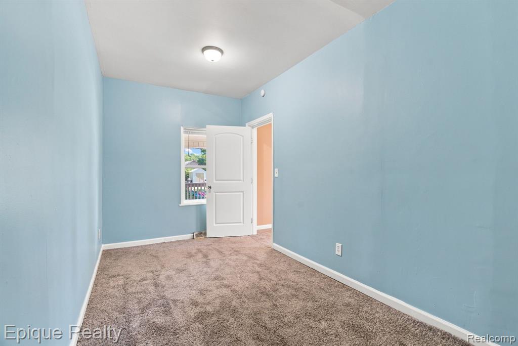 2413 Walnut Street