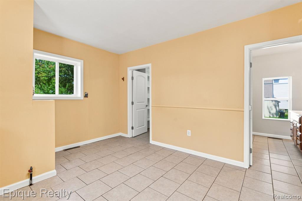 2413 Walnut Street