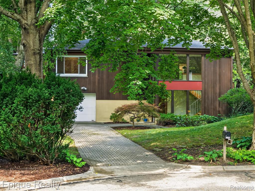 2200 Navarre Circle