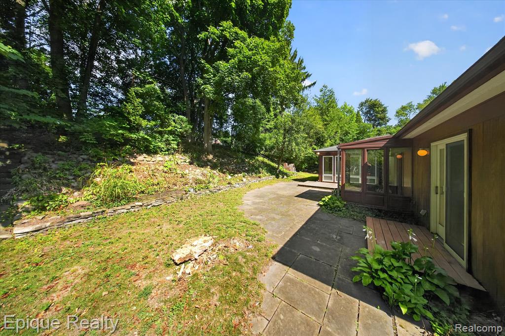 2200 Navarre Circle