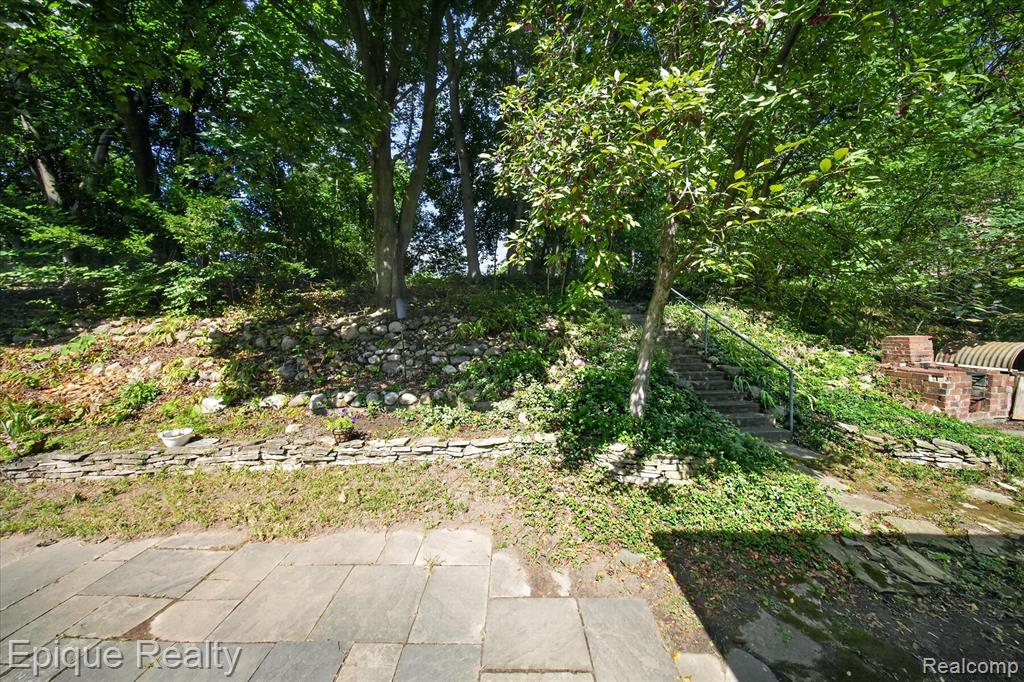 2200 Navarre Circle
