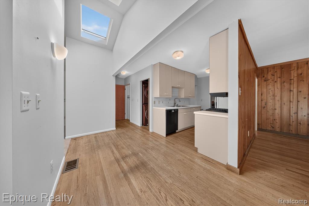 2200 Navarre Circle
