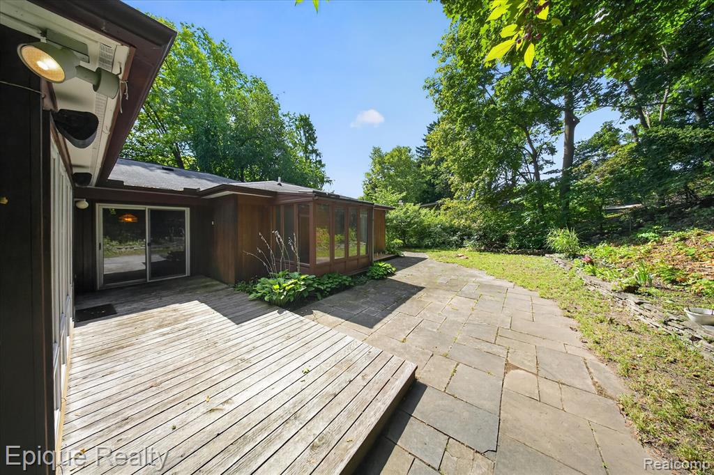 2200 Navarre Circle