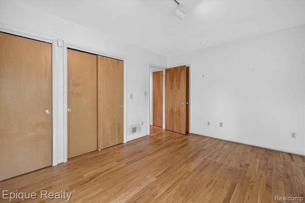 2200 Navarre Circle