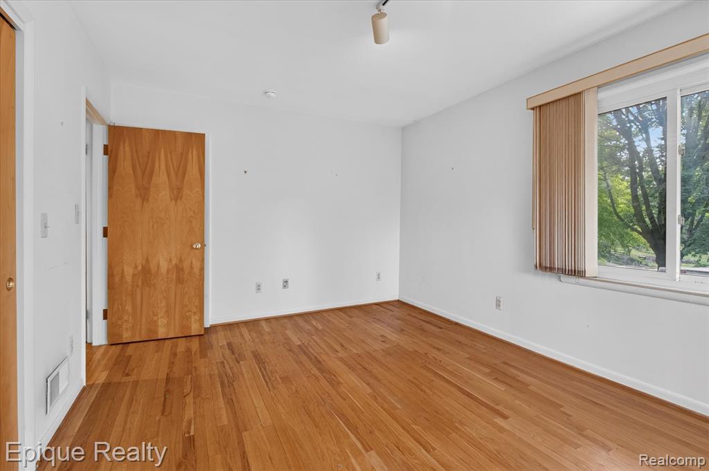 2200 Navarre Circle