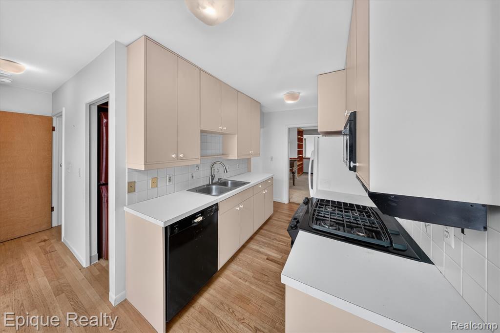 2200 Navarre Circle