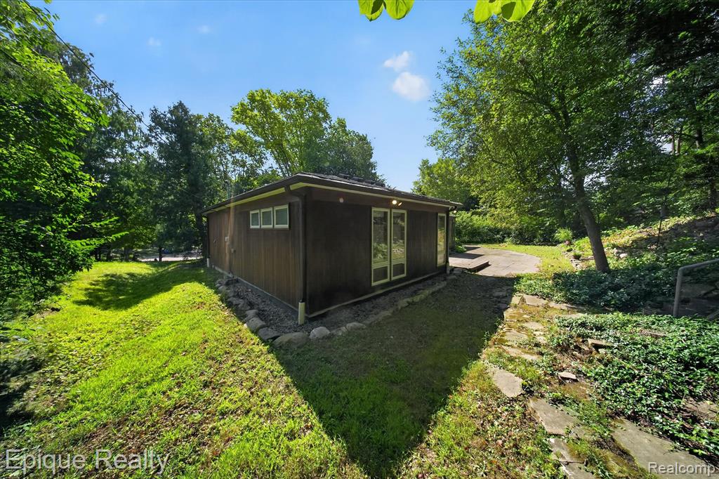 2200 Navarre Circle