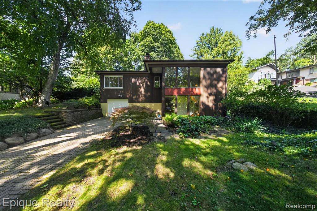 2200 Navarre Circle