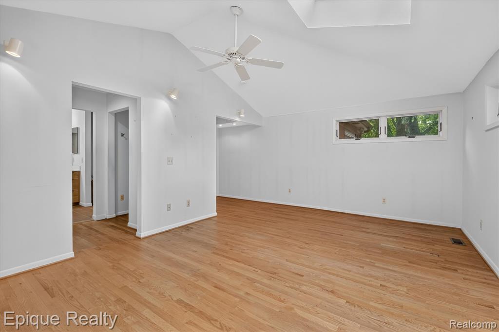 2200 Navarre Circle