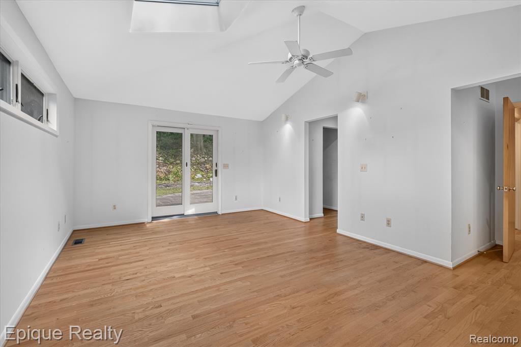 2200 Navarre Circle