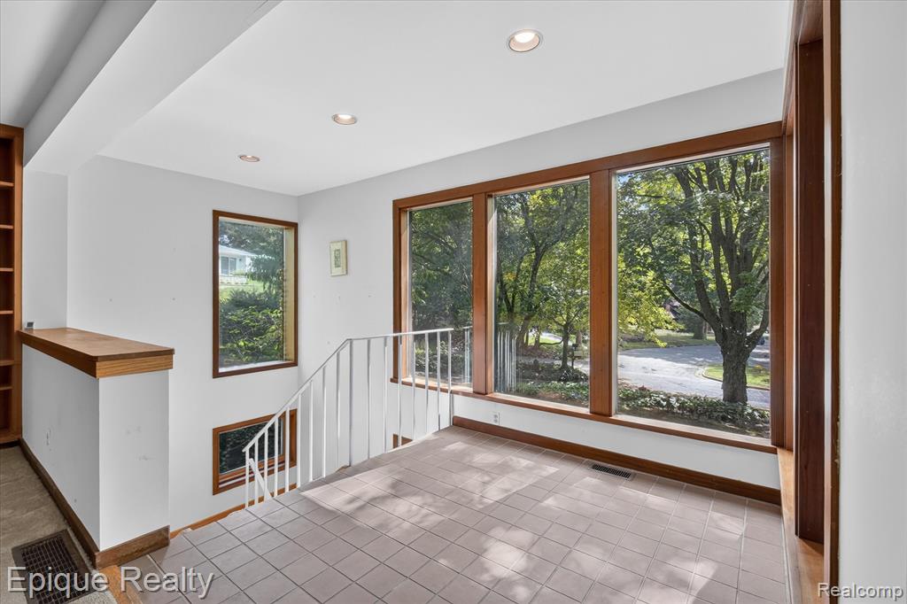 2200 Navarre Circle