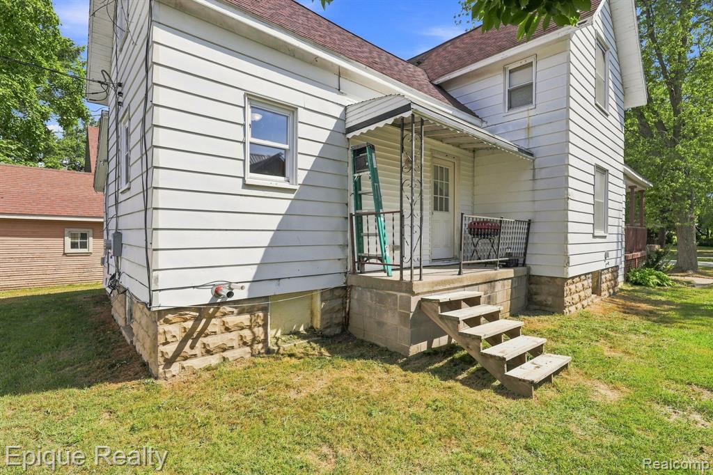103 N Neeper Street