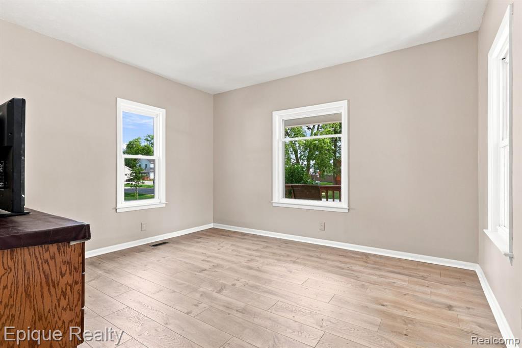103 N Neeper Street