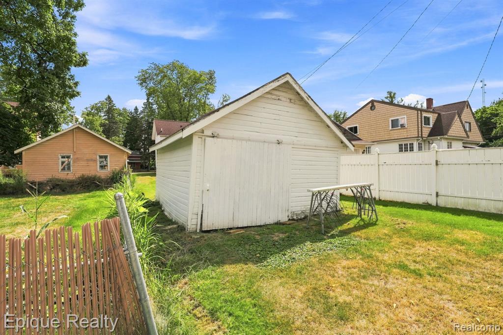 103 N Neeper Street