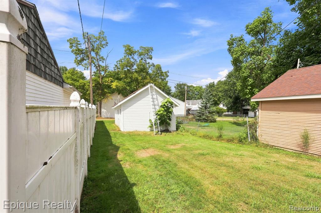 103 N Neeper Street