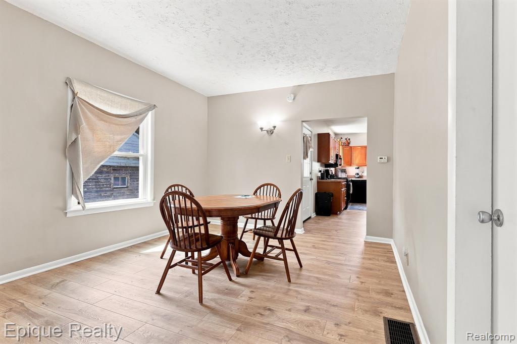 103 N Neeper Street