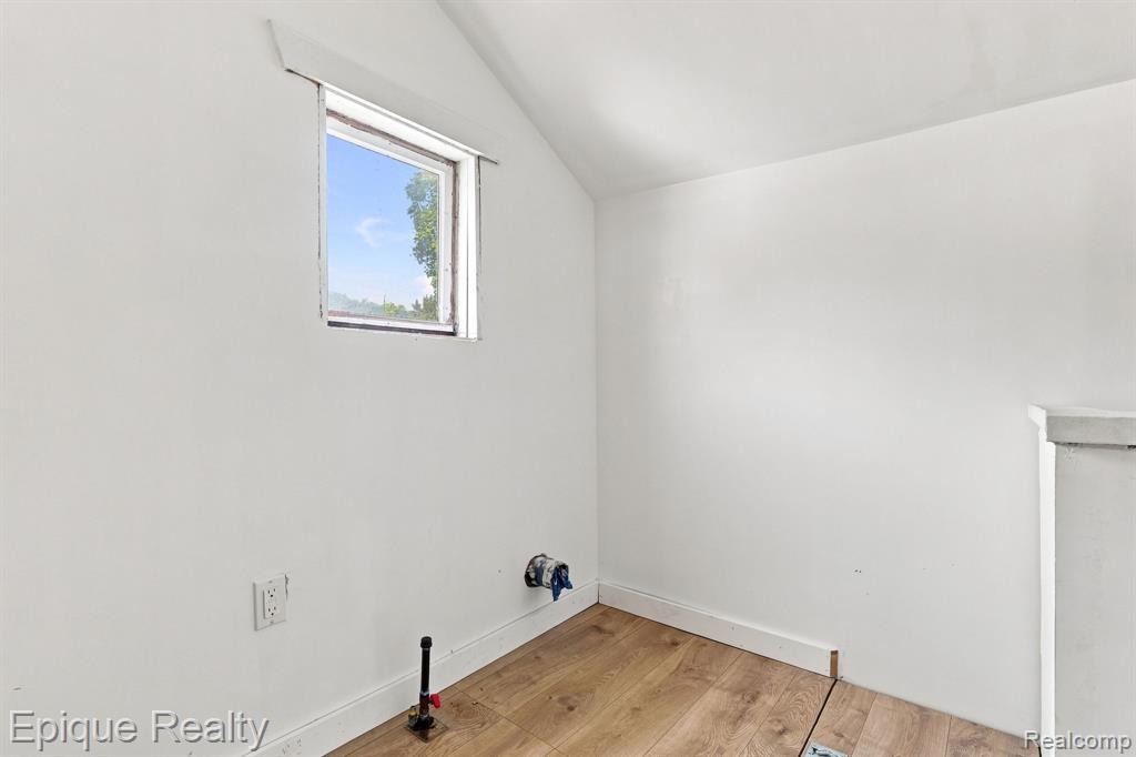 103 N Neeper Street