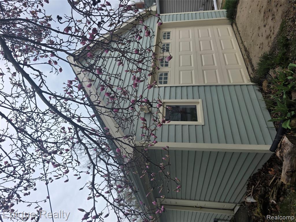 402 N Hickory Street