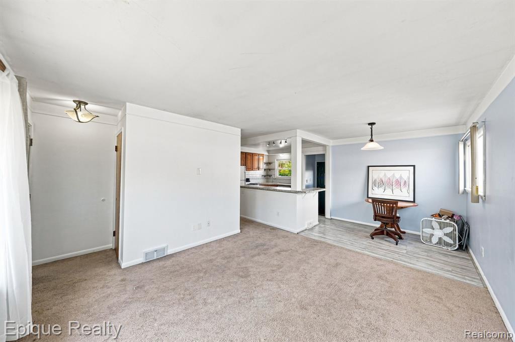 32980 Rosslyn Avenue
