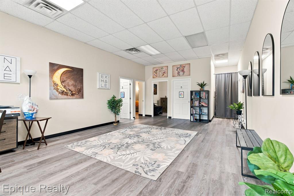 360 E Grand Blanc